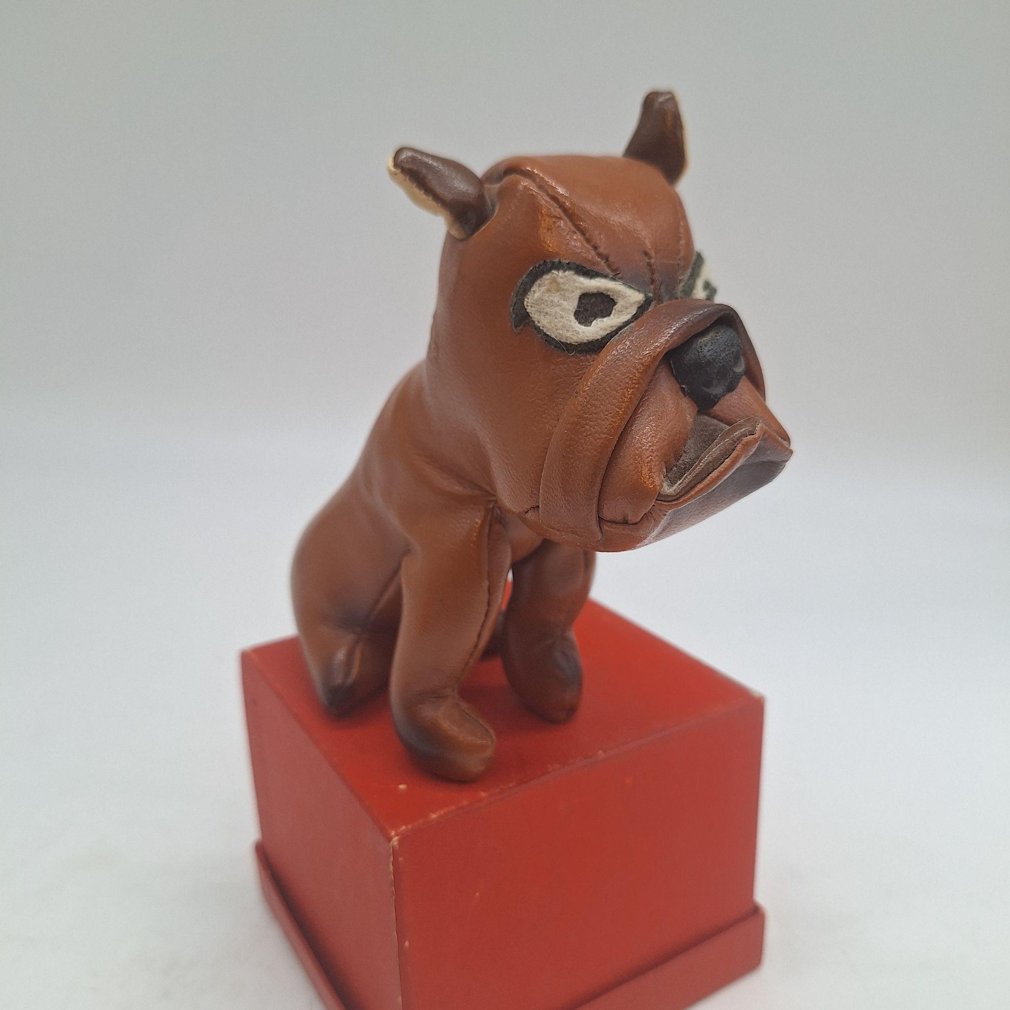 1960年代のヴィンテージブルドッグぬいぐるみ：キッチュなビニール製犬