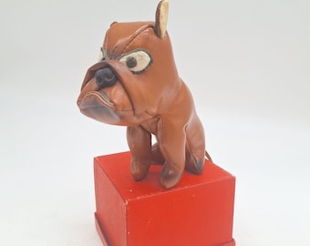 1960年代のヴィンテージブルドッグぬいぐるみ：キッチュなビニール製犬