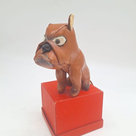1960年代のヴィンテージブルドッグぬいぐるみ：キッチュなビニール製犬