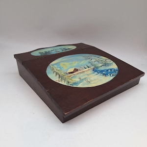 Caja para escribir cartas con tapa abatible, pintada a mano, con escena campestre de invierno, cabaña, nieve, ciervo, estilo vintage, 14" x 12,5" x 3"