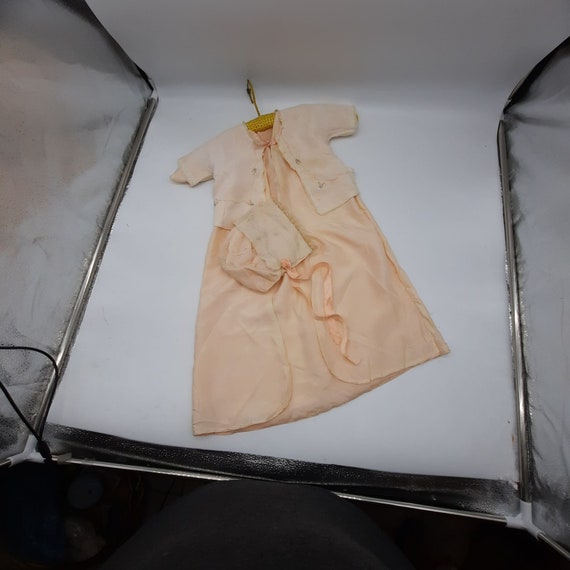 Vintage 50s baby pink pleated bed jacket