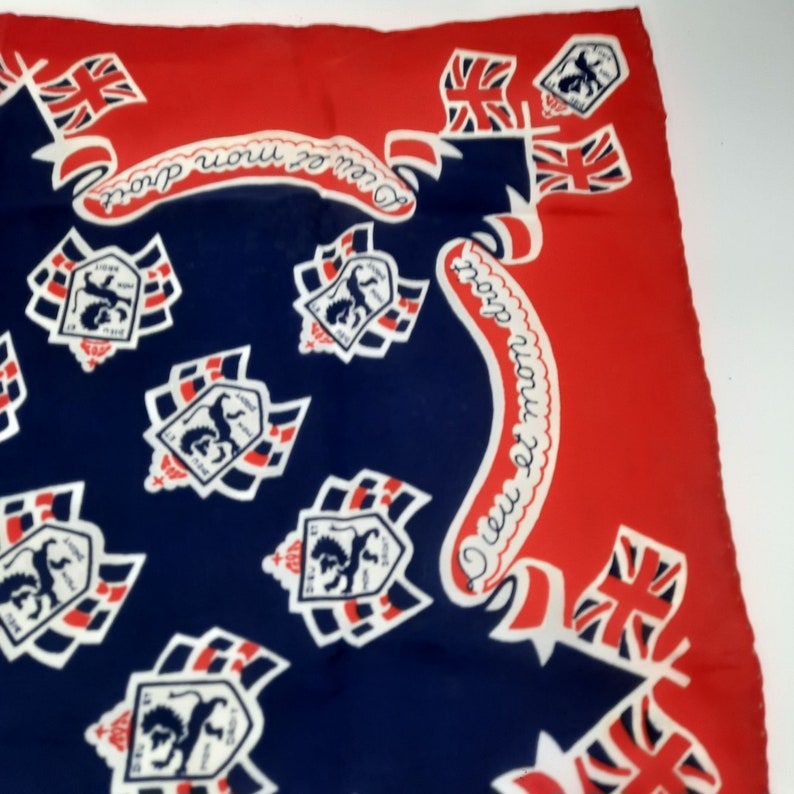 Vintage British Monarch scarf Dieu et mon droit red white blue royal seal image 2