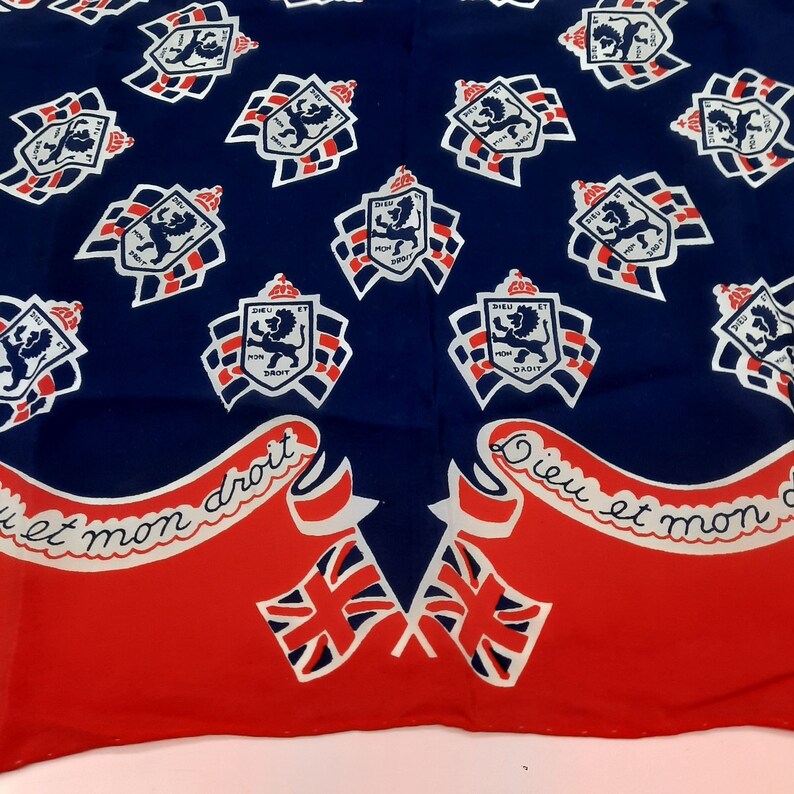 Vintage British Monarch scarf Dieu et mon droit red white blue royal seal image 6