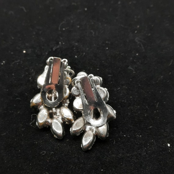 Vintage 1950s rhinestone cluster clip earrings gr… - image 3