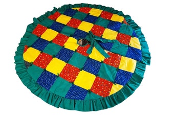 Vintage country patchwork quilt Christmas tree skirt homemade 1980s decor