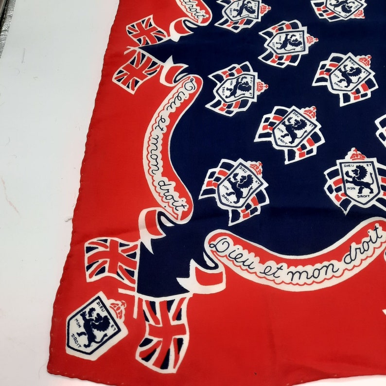 Vintage British Monarch scarf Dieu et mon droit red white blue royal seal image 5