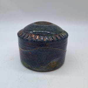 Raku studio art pottery trinket box jewelry scalloped lid container signed