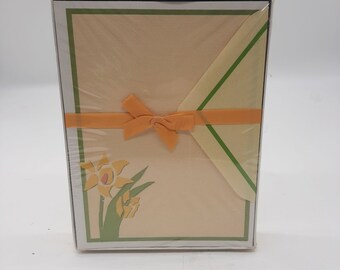 Vintage floral daffodil stationary with envelopes set Whiting Stationary Co.