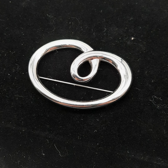 Vintage Monet silver tone swirl loop heart brooch… - image 1