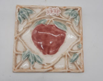 Vintage-Keramik-Basrelief-Apfel-Botanika-Fliese, handbemaltes Landhausdekor