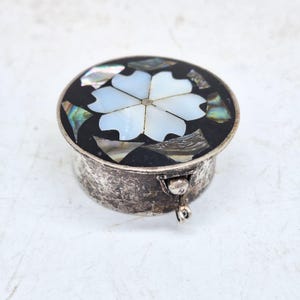 Pill snuff box silver inlaid onyx abalone mother of pearl Mexico miniature 1.5&quot; x .5&quot;