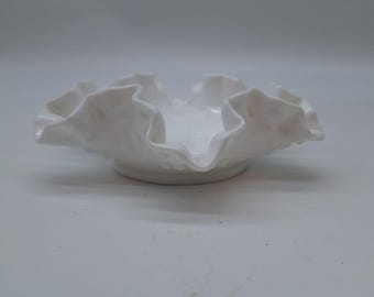 ヴィンテージ「フェントン」ホブネイルミルクガラスフリル装飾ボウル