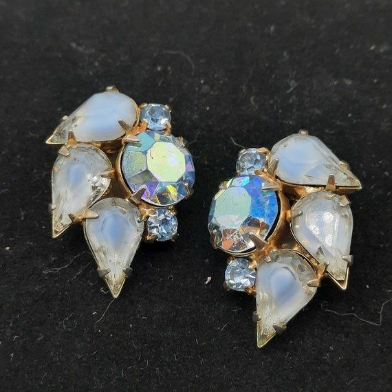 Vintage 1950s rhinestone cluster clip earrings li… - image 1