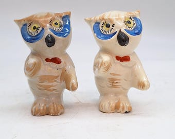 Salière et poivrière Hugging Owl vintage : décoration kitsch en céramique