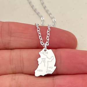 Collier carte de la Corée du Sud en argent sterling avec rivières et noms de villes - Collier carte de la Corée du Sud personnalisé - Cadeaux Corée - Voyage en Corée