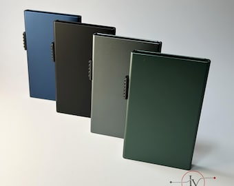 Tarjetero de Aluminio Premium Personalizado con Bloqueo RFID y Bolsillo Trasero – Cartera Slim Pop-Up – Portatarjetas Grabado con Láser