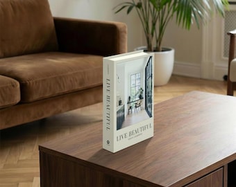 Dekorative Bücherbox mit versteckter Aufbewahrung | Serene Interior Fotografie Cover