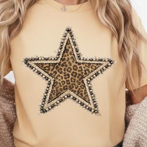 Leopardo PNG | Design de Estrela do Oeste | Camiseta com Estrela e Aplique de Pérolas | Moletom com Estampa Boutique | Camiseta Moderna | Mãe Retrô | Estilo Vintage Preppy