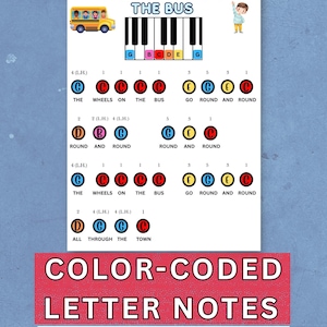 Puede incluir: Una partitura codificada por colores para The Wheels on the Bus con un diagrama de teclado de piano, letras y notas musicales representadas por círculos de colores con letras para piano, boomwhackers y campanas de mano.