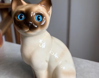 Vintage Siamese Cat Figurine – Blue Eyed Ceramic Statue, Made Korea