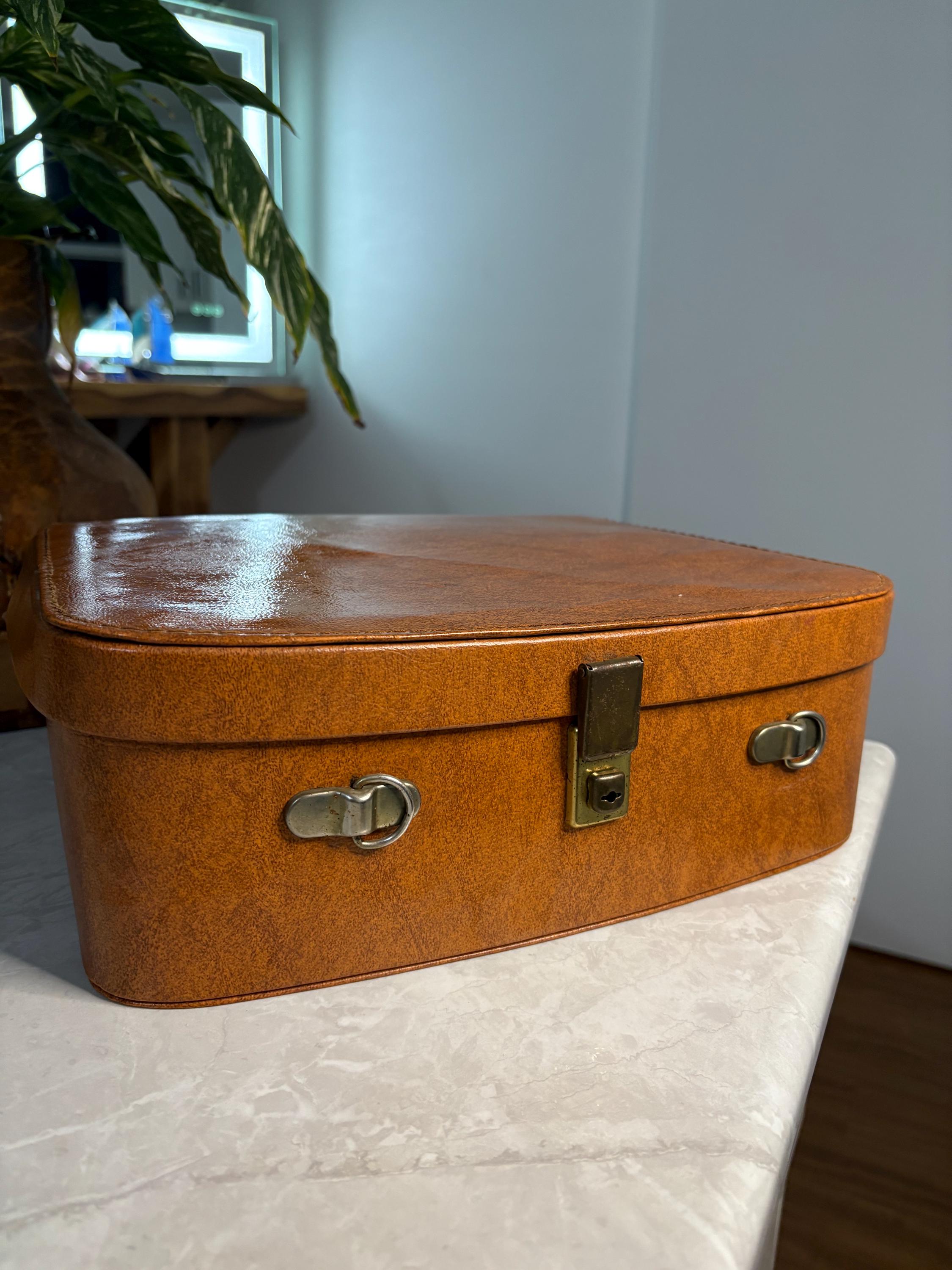 Cheney England - Etsy