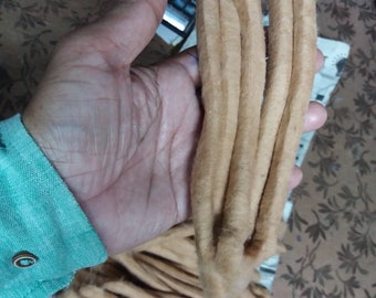 Poonies de algodón marrón enrollados a mano / Punis listos para hilar / Suministros para hilar Charkha Khadi