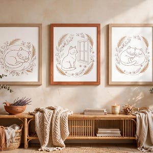Peut inclure: Trois cadres muraux avec des dessins au trait marron représentant des chats. L'image de gauche montre un chat endormi, celle du centre un chat assis près d'une fenêtre, et celle de droite deux chats blottis, entourés de couronnes florales.