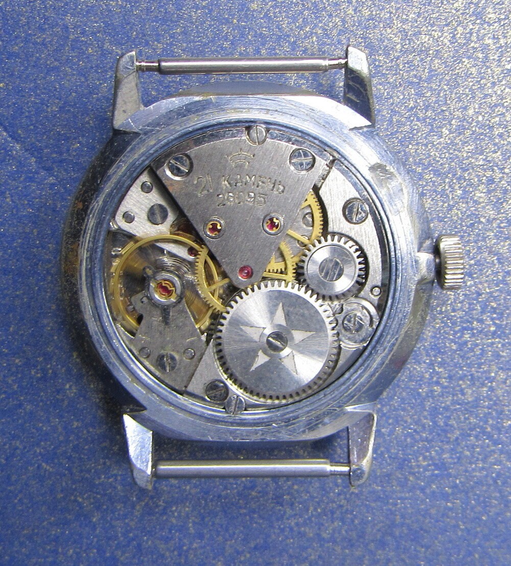 Montre Mécanique Raketa URSS Années 70 - Boîtier 35mm Acier, Bracelet Cuir - 19 Rubis, Antimagnétique