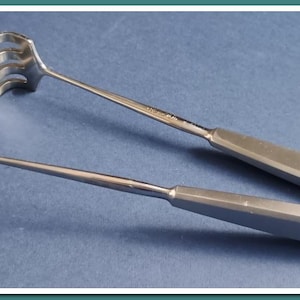 Retratores de ancinho cirúrgico Aesculap vintage – Conjunto de 2 – Instrumentos médicos dos anos 1930 ~ presente vintage para enfermeiros e médicos
