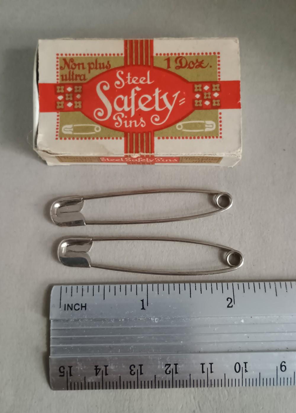 Épingles de sûreté en acier vintage des années 40 - 1 douzaine