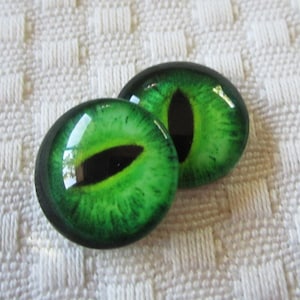 Green cat eyes, 16mm glass cabochons