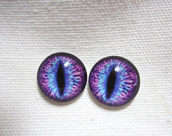 Glass eyes for jewelry or sculpture