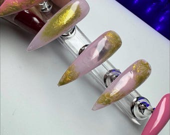 Paznokcie żelowe XXL Stiletto Pink ze złotym marmurkiem, twarde, prasowane | Ręcznie robione