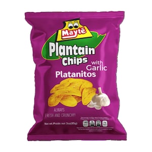 Puede incluir: Una bolsa morada de Mayte Plantain Chips con Ajo. La bolsa presenta el nombre de la marca y la descripción del producto en blanco y verde, junto con una ilustración de chips de plátano y un bulbo de ajo. También se ve el texto "ALWAYS FRESH AND CRUNCHY!"