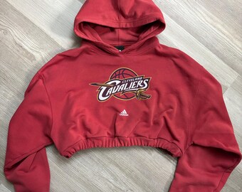Cavaliers Basketball Vintage Cropped Hoodie – Reworked Elastic Waistband, Upcycled One-of-a-Kind Streetwear