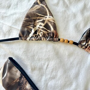 SUNDIES Camo Realtree Hunting Mossy Oak Reversible Cheeky Scrunch Bikini bild 2