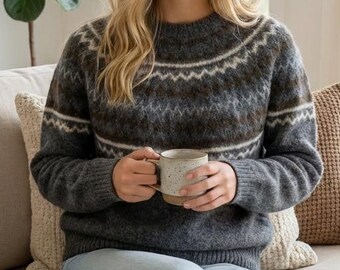 Suéter nórdico extragrande y acogedor de dos tonos, tejido a mano para los días de otoño.