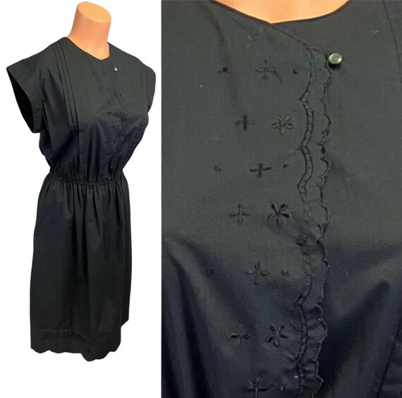 Adorable Little Black 60s 70s Scalloped Embroider… - image 3