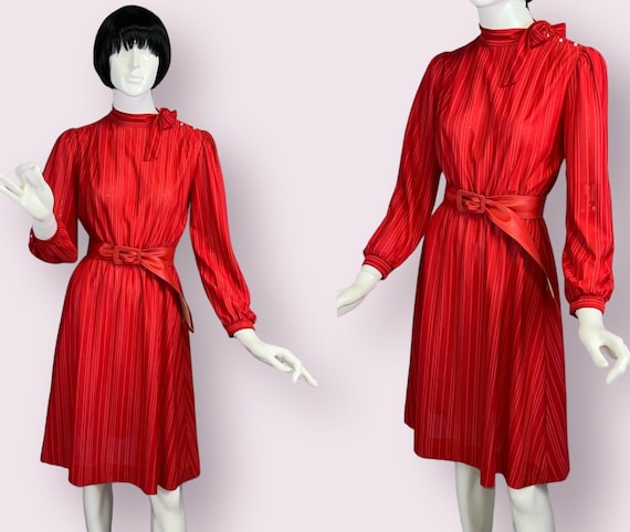 Super Cute Vintage 70s Tying Ascott Collar Red St… - image 1