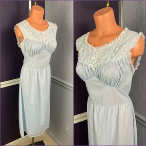 Vintage 50s Sweet Blue & White Floral embroidered lace house dress nightgown