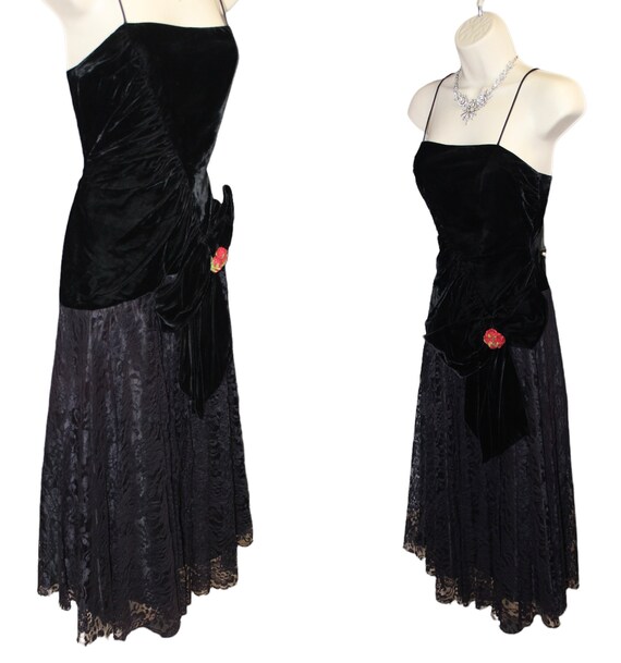 Gorgeous Vintage 80s black velvet and lace rose e… - image 3