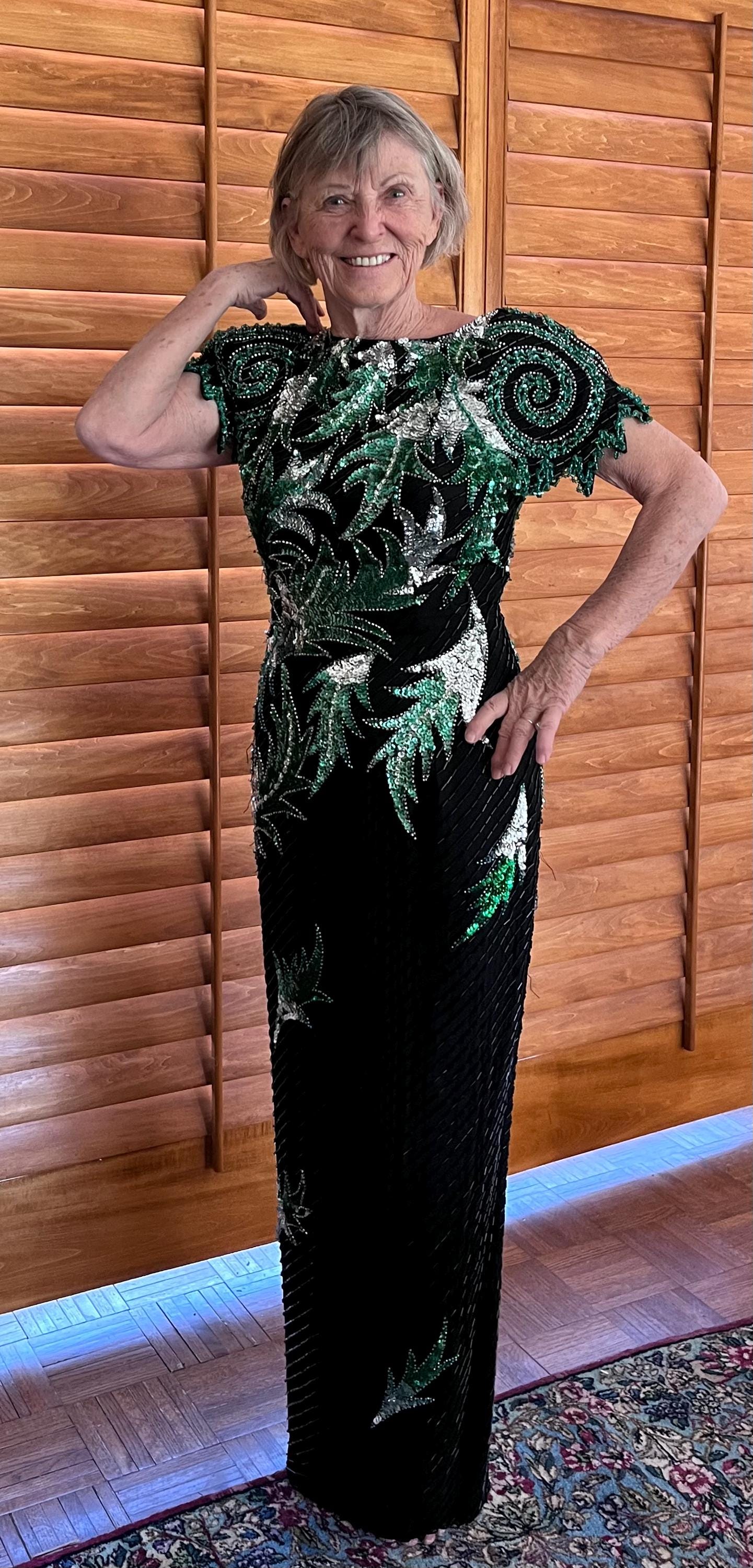 kelly green color dress Elegant One Shoulder Kelly Green Pleated Satin Maxi Dress – EDITE MODE