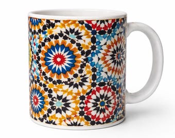 Taza de cerámica con mosaico marroquí: taza de café con colorido patrón geométrico islámico, hecha a mano con diseño de azulejos árabes.