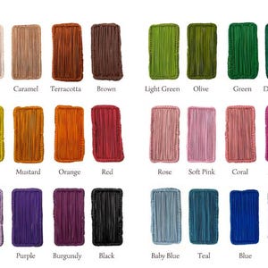Pode incluir: Uma paleta de cores com amostras retangulares em v&aacute;rias tonalidades, incluindo natural, caramelo, terracota, castanho, verde claro, azeitona, verde e verde escuro. Cores adicionais s&atilde;o amarelo, mostarda, laranja, vermelho, rosa, rosa claro, coral e rosa choque. Tamb&eacute;m lavanda, roxo, bord&ocirc;, preto, azul beb&eacute;, azul-petr&oacute;leo, azul e marinho.