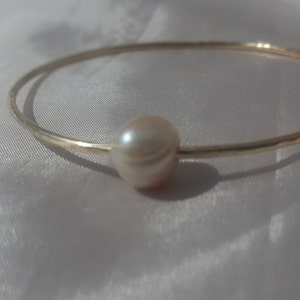 Pink freshwater pearl bangle