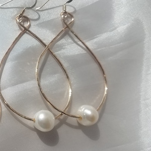 Gehämmerte Tropfen Perlen Creolen