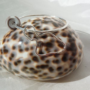 Baby/ Keiki Puka Shell Bangle with Maui charm