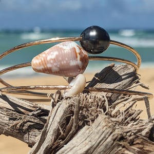 Set of 3 Tahitian Pearl, puka and cone shell Bangles image 3