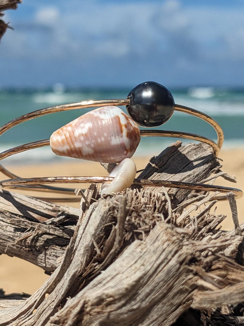 Set of 3 Tahitian Pearl, puka and cone shell Bangles image 3