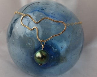 Hammered Maui Necklace with a Tahitian pearl.